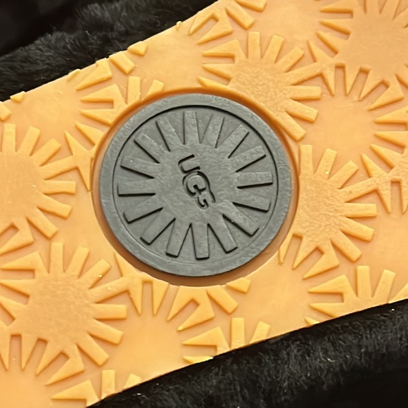 Ugg Australia Oh Yeah sandals slides shoes  black new Women’s size 7 - Picture 10 of 16